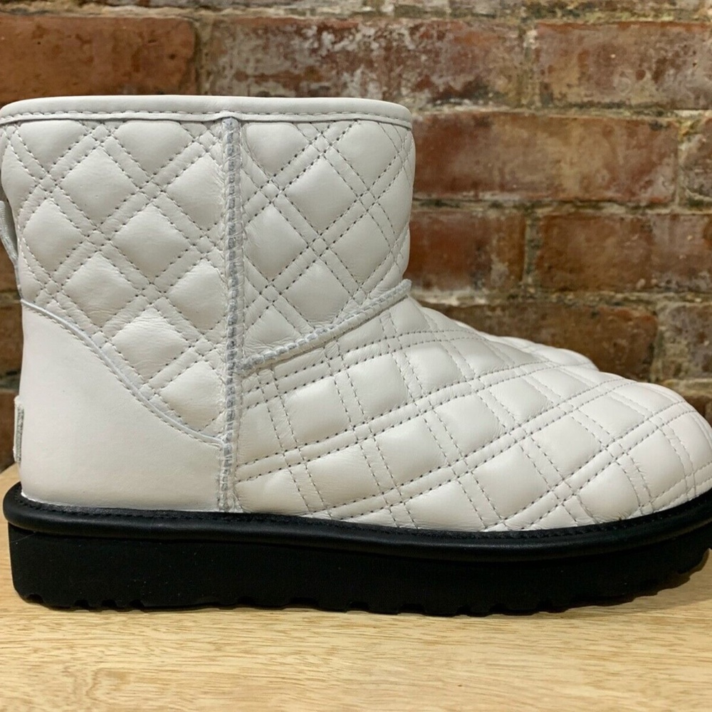 NEW! UGG Women’s Classic Mini II Quilted Leather White Boots Size 6